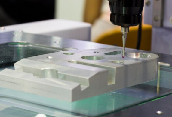 Lavorazione CNC di plastica e ceramica
